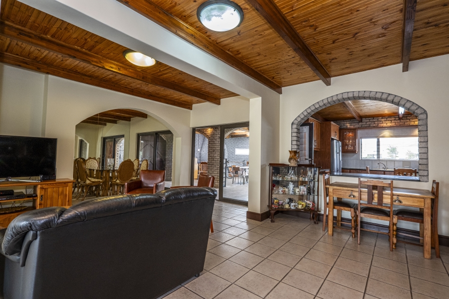 6 Bedroom Property for Sale in Jagtershof Western Cape